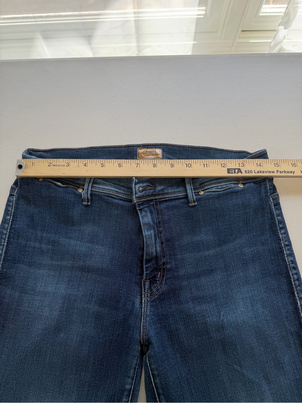MOTHER The Daydreamer Tempted Again Bootcut Jeans Size 30 - Picture 7 of 10